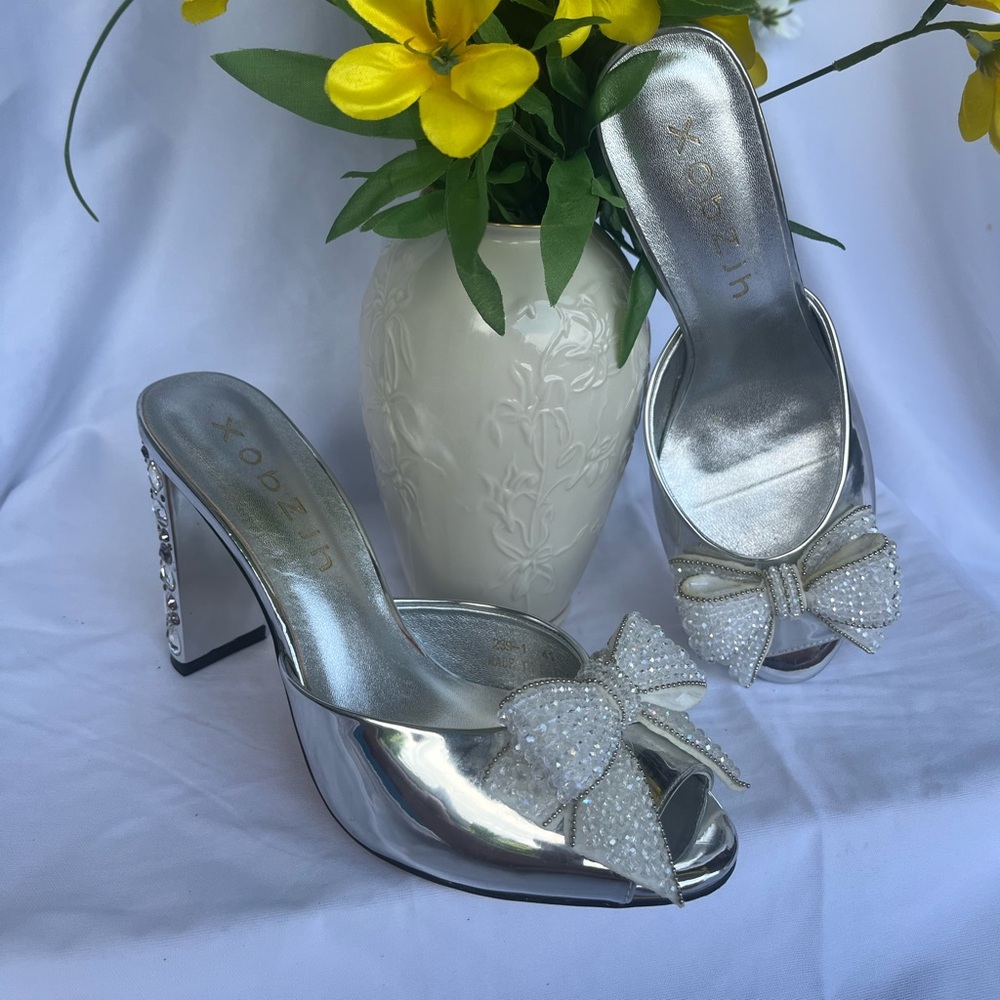 Xobzjh Stunning Silver Open Toed Heels w/ Beaded Bow and Jeweled Heels